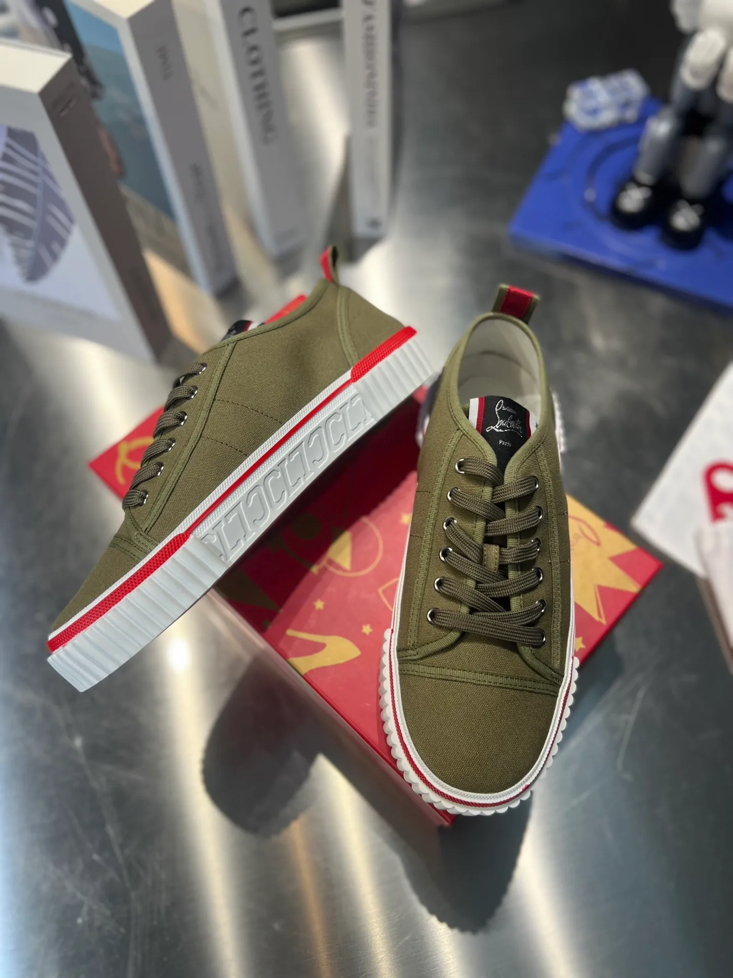👟👟Ex-factory price 500👟👟 ╔Low top canvas air force white model╗ ·Top version customization·2023𝐬𝐬 𝑪𝒉𝒓𝒊𝒔𝒕𝒊𝒂𝒏 𝑳𝒐𝒖𝒃𝒐𝒖𝒕𝒊𝒏 ▪️No matter the last shape, fabric, diamonds, nails, lining, outsole, they are as close as possible to ZP... ▪️The original sole is specially provided by the original factory ▪️The lining is imported water-dyed cowhide ▪️Private customization time is about 3-7 days —————— Size: Women's 35M-41M Men's 38M-46M